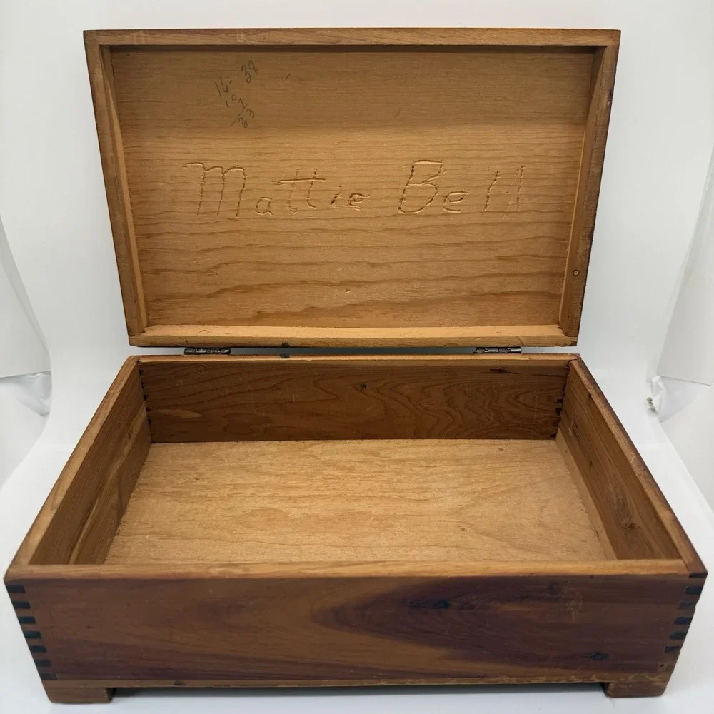 Cedar VTG Footed Keepsake Trinket Jewelry Dovetail Hinged Box Floral Print